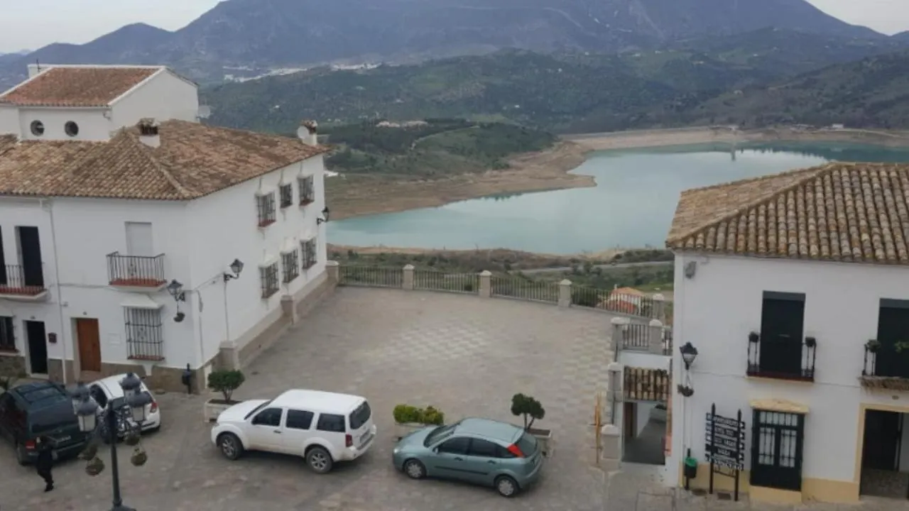 Apartamentos el Mirador en la Plaza de Zahara Zahara De La Sierra